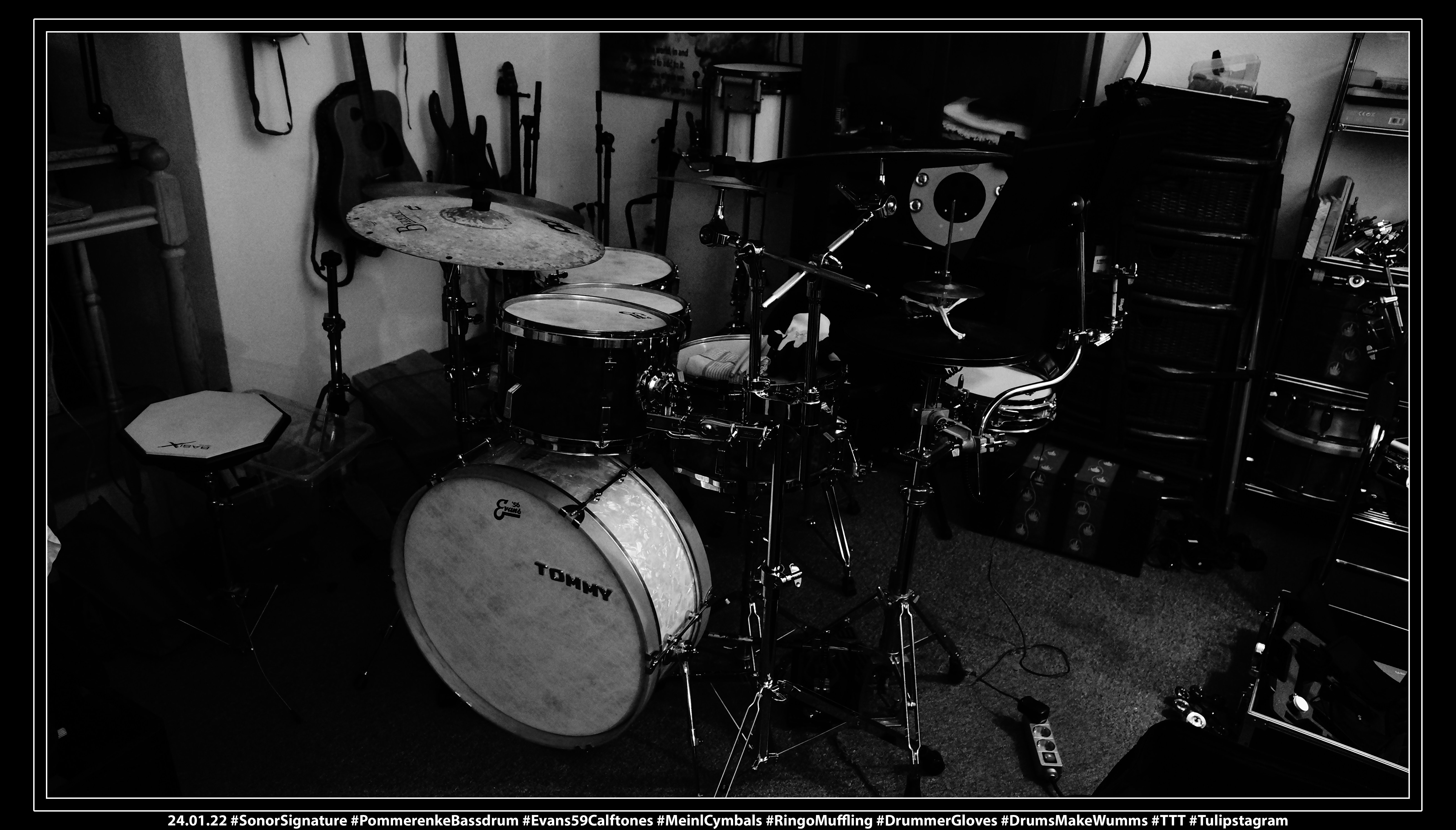 24.01.22 #SonorSignature #PommerenkeBassdrum #Evans59Calftones #MeinlCymbals #RingoMuffling #DrummerGloves #DrumsMakeWumms #TTT #Tulipstagram